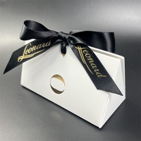Mode classique élégant blanc personnalisé Triangle petite boîte de carton rigide pour bijoux et bracelets cadeaux bracelets anneau collier