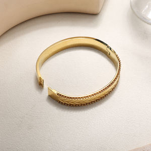 Joyería de moda, brazalete de diseño de flecha <span class=keywords><strong>Simple</strong></span> de oro de 18 quilates chapado fino para mujer, hombre, números romanos, brazalete de acero inoxidable CZ - Product Image 4