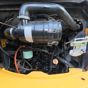 Mini-excavatrice sur chenilles Kobelco SK35 de 3 tonnes, d'occasion, de haute qualité, presque neuve, pour usage agricole et domestique. - Product Image 4