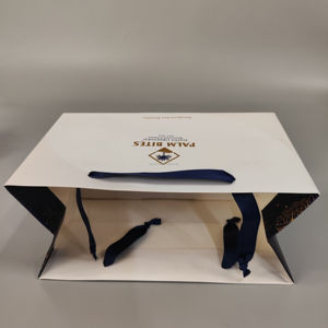 Bolsas de Regalo de Papel Kraft de Lujo Clásicas Personalizadas, Laminadas, con Materiales Reciclados y Cuerda de Algodón para Pequeños Negocios, Tiendas Minoristas y Artesanías - Product Image 1