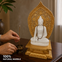Statue de Bouddha sculptée à la main en marbre blanc avec halo doré et base en lotus, sculpture de Shakyamuni, décoration d'autel de temple ou de maison pour la méditation