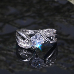 Anello da cocktail con zirconi quadrati per uomo e donna, elegante gioiello da dito alla moda - Product Image 1