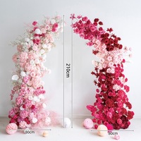 NINI Handgefertigte Hochwertige Seiden-Kunstblumen Rosa-Rote Hornbögen Umweltfreundliches Blumenarrangement für Hochzeiten und Outdoor-Willkommenszeremonien