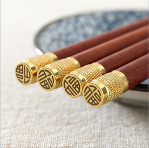 Baguettes de style chinois en bois, 4 pièces, chapeau métallique doré personnalisé, ailes de poulet - Product Image 3