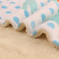 Couverture Sherpa personnalisée promotionnelle en gros, tricotée en coton doux, motif à pois imprimé pour canapé et lit, idéale pour l'hiver