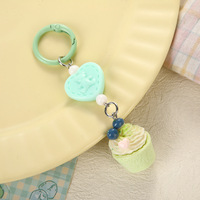 Porte-clés en résine en forme de cupcake simulé, breloque de sac perlée motif ours et cœur, style dessert sucré, porte-clés décoratif, petit cadeau portable