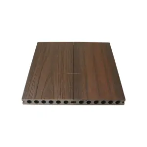 Komposit Tangga Decking Baords 220 Mm Lebar Luar Ruangan Taman Bermain Beranda Lantai Teras Pisau TPU Ekstra Perisai Decking Papan Kayu