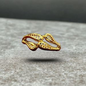 Anillo de Diseño con Hoja de Oro de 22K |   Hermosa Banda de Oro para Mujer |   Joyería de Lujo para Uso Diario y Ocasional - Product Image 1
