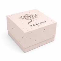 Boîte rigide carrée personnalisée avec fenêtre, pelliculage brillant, gaufrage et impression offset sur carton pour coffrets cadeaux de truffes au chocolat