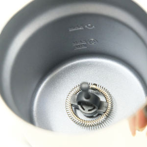 Klassischer automatischer 4-in-1-Milchschäumer und Dampf garer aus rostfreiem Stahl Modernes rundes Design Umwelt freundlicher Cappuccino-Hersteller - Product Image 5