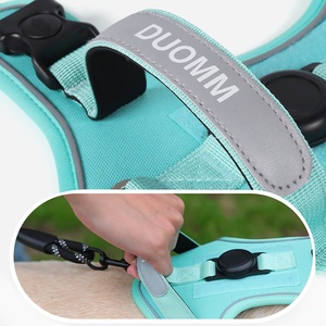 Arnés para Perro Sin Tirones con AirTag, Chaleco Acolchado Suave para Paseos Diarios y Paseos Nocturnos Seguros - Product Image 5