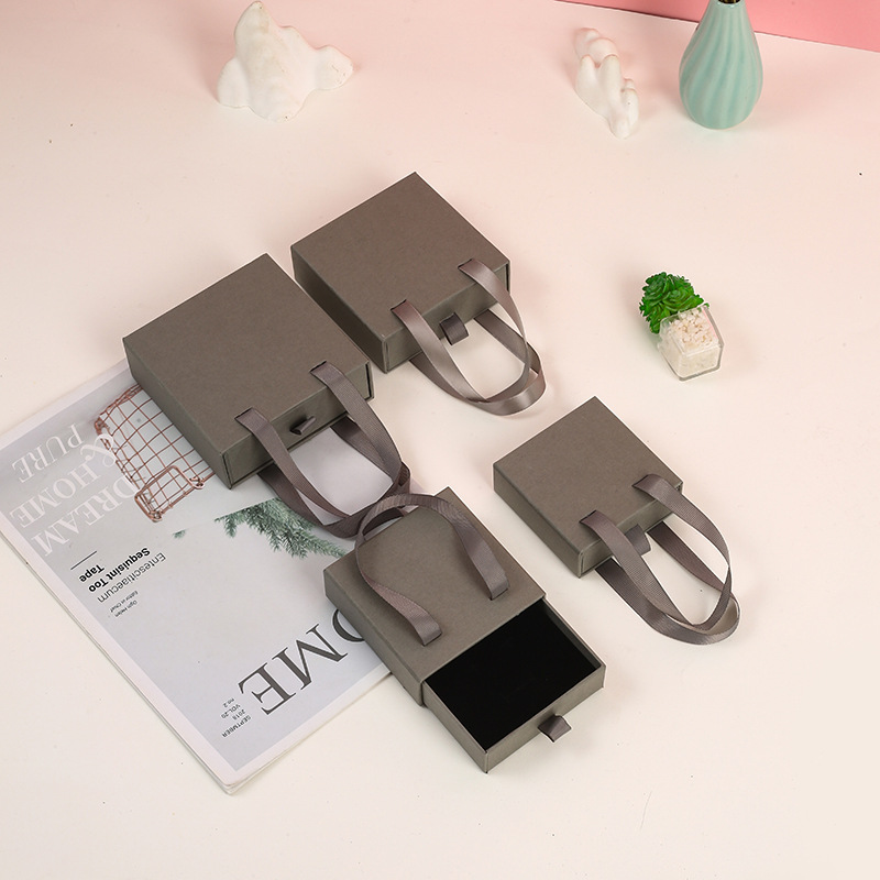 สีเทาเข้ม