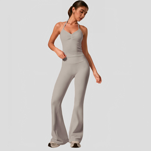 Completo Yoga da Donna 2 Pezzi con Scollo a V e Allacciatura al Collo, Top Senza Maniche Arricciato e Leggings a Vita Alta Svasati, Outfit Fitness Personalizzabile con Logo - Product Image 4