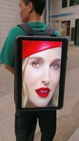 11,6/15/17/18.5/21.5/24/27/32 pulgadas mochila publicidad tv portátil LCD publicidad pantalla mochila LCD cartelera