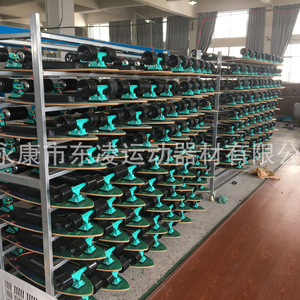 Patineta Larga Eléctrica Boosted en Stock en EE. UU. Patineta Rápida de Cuatro Ruedas con Motor de Cubo de Doble Tracción para Adultos - Product Image 6