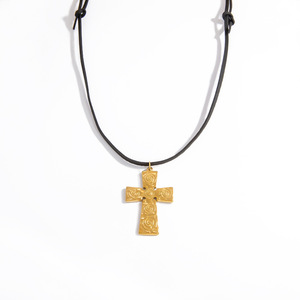 Collier en acier inoxydable avec croix en or 18 carats, motif spirale, chaîne claviculaire, style street art pour femmes - Product Image 5