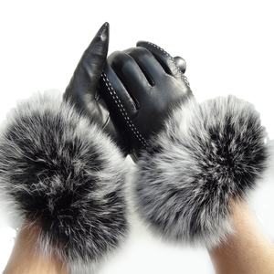 Gants d'<span class=keywords><strong>hiver</strong></span> pour femmes personnalisés directs d'usine avec doublure en laine de fourrure de renard véritable nouveaux gants en cuir de mouton chauds pour l'extérieur et le cyclisme - Product Image 1