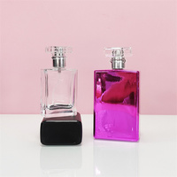 Bouteilles de parfum carrées en verre noir de 30 ml et 50 ml avec couvercle en plastique