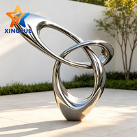 Sculpture en ruban infini en acier inoxydable 304, poli miroir, sans soudure, boucle abstraite, personnalisable pour hôtels, jardins aquatiques et places publiques