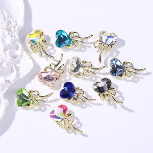 Vendita calda ciondoli a forma di cuore con ciondoli con strass gemme di cristallo oro metallo farfalla arco a forma di cuore <span class=keywords><strong>pietre</strong></span> e cristalli <span class=keywords><strong>per</strong></span> unghie - Product Image 4