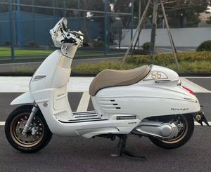 Scooter Peugeot <span class=keywords><strong>Django</strong></span> 150 con Pneumatici Michelin, Display TFT, Raffreddamento ad Acqua, Doppio ABS, Modello Retrò - Product Image 4