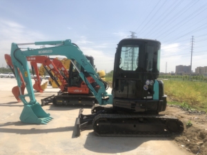 Mini-excavatrice sur chenilles d'occasion Kobelco SK55SR 5T, engin de terrassement avec composants de moteur, boîte de vitesses et engrenages - Product Image 5