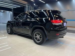 2017 <span class=keywords><strong>Jeep</strong></span> <span class=keywords><strong>Grand</strong></span> <span class=keywords><strong>Cherokee</strong></span> (Importación) 3.0L Comfort Nav Plus SUV de lujo seminuevo - Product Image 3