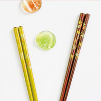 Ensemble de baguettes traditionnelles japonaises à motif de fleurs de cerisier avec repose-baguettes, pratiques pour les décorations de table de mariage