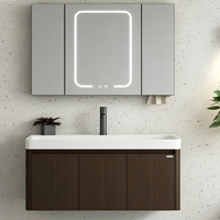 Miroir mural LED moderne et minimaliste sur mesure en contreplaqué pour salle de bain, idéal pour les projets de rénovation hospitalière