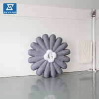 Modèle de fleur noire gonflable personnalisé pour la décoration de scène extérieure, de fête ou d'événement