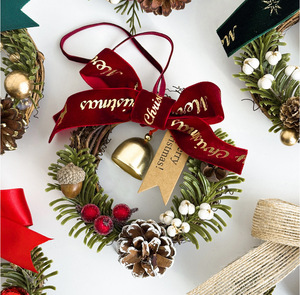Décoration de Noël suspendue : Clochette de Noël, Nœud de Noël, Couronne de Noël à suspendre au bouton de porte avec pomme de pin de Noël - Product Image 6