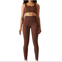 Ensemble de yoga haut de gamme pour femme : Leggings extensibles personnalisés et crop top respirant pour l'entraînement et le fitness