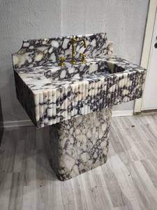 Lavabo Flotante de Mármol Natural de Lujo, Lavabo Integrado de Piedra, Encimera de Baño Montada en la Pared con Diseño Acanalado, Duradero - Product Image 1