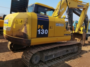 Excavatrice sur chenilles Komatsu PC130 d'occasion de haute qualité, équipement de construction hydraulique de taille moyenne - Product Image 5