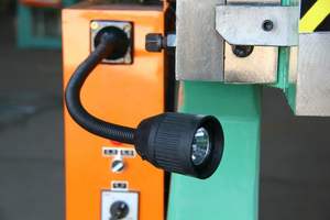 Presse hydraulique pour la production de ligne de support de télévision, prix de machine de presse de poinçon de machine de presse de puissance. - Product Image 2