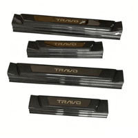Pour Toyota Hilux Travo 2026 Plaques de protection de seuil de porte avec logo personnalisé en fibre de carbone noire Accessoires 4x4 JIAHUI AUTO