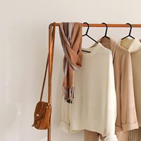 Robuste Flexible Kunststoff-Kleiderbügel Platzsparende Umweltfreundliche Kleiderschrank-Organizer Großhandel