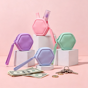 Porte-monnaie hexagonal en silicone à fermeture éclair, directement de l'usine, pour femme, idéal pour les trajets quotidiens, portable, pour le voyage, le rangement de cosmétiques, de pièces de monnaie et de clés - Product Image 1