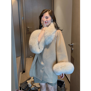 Vente en gros Manteau d'hiver avec col en fourrure de renard véritable Poignets Femmes <span class=keywords><strong>Poncho</strong></span> en <span class=keywords><strong>cachemire</strong></span> avec cape en fourrure blanche en laine pour robes de mariée pour dames - Product Image 6