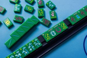 Juego de Mahjong Acrílico para Niños, 160 Piezas, Diseño Místico Verde Americano con Ilustraciones de Dragones y Hongos, Alta Calidad para Interiores - Product Image 4
