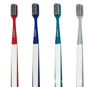 Brosse à dents manuelle Cobor à double pointe et poils en spirale, densité moyenne, pour adulte, format voyage, unité individuelle, avec étui transparent - Product Image 3