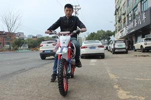 Motocicleta Deportiva Todoterreno de 125cc, Motocross de Gasolina para Carreras en Tierra - Product Image 5