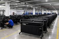 Máquina de Corte Láser RF Industrial Automática de 45W, 980mm ±0.05mm, Alta Precisión para Tela, Cuero, Prendas y Señalización