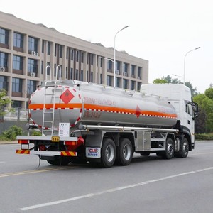 Camion-citerne diesel Dongfeng 8x4 de 30 000 L pour le transport de marchandises dangereuses et de liquides inflammables - Product Image 5