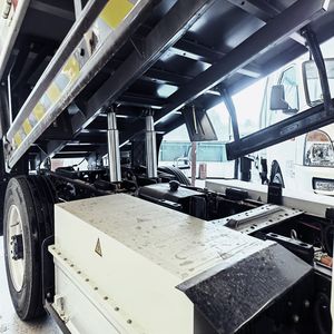 Selling KAMA Electric Dump Truck 6-Wheel EV <b>Chinese</b> Mini Truck New Euro 6 4x2 Left-Hand Drive Mining Rear Camera - Product Image 4