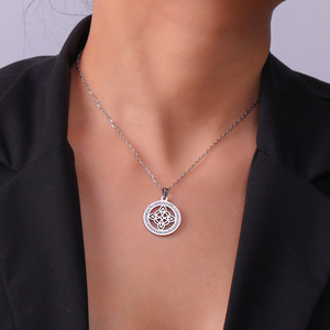 Collar con nudo de bruja para mujer, colgante redondo de circonita de acero inoxidable, collar con colgante de brujería, regalo de Navidad unisex - Product Image 6