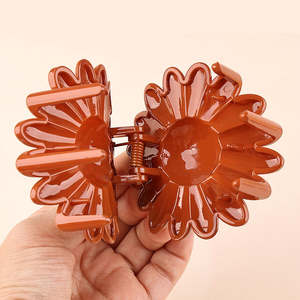 Pince à cheveux marguerite en plastique pince à cheveux requin 7cm givré évider pinces simples pinces pour fille pinces à cheveux pour femmes - Product Image 3