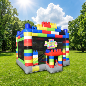 Castillo Inflable con Temática de Bloques de Construcción para Fiestas Infantiles, Brincolín Inflable de 13x13 para Alquilar - Product Image 1