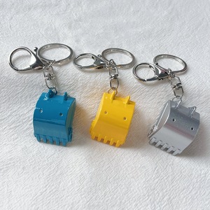 Breloques de sac à dos tendance : Accessoires <span class=keywords><strong>porte</strong></span>-clés 3D en métal en forme d'excavatrice et de godet d'excavatrice pour clés - Product Image 4