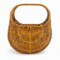 Panier demi-lune de style pastoral avec poignée en arche, tressé en PC, écologique et flexible pour l'arrangement floral, la décoration intérieure et la présentation, personnalisable